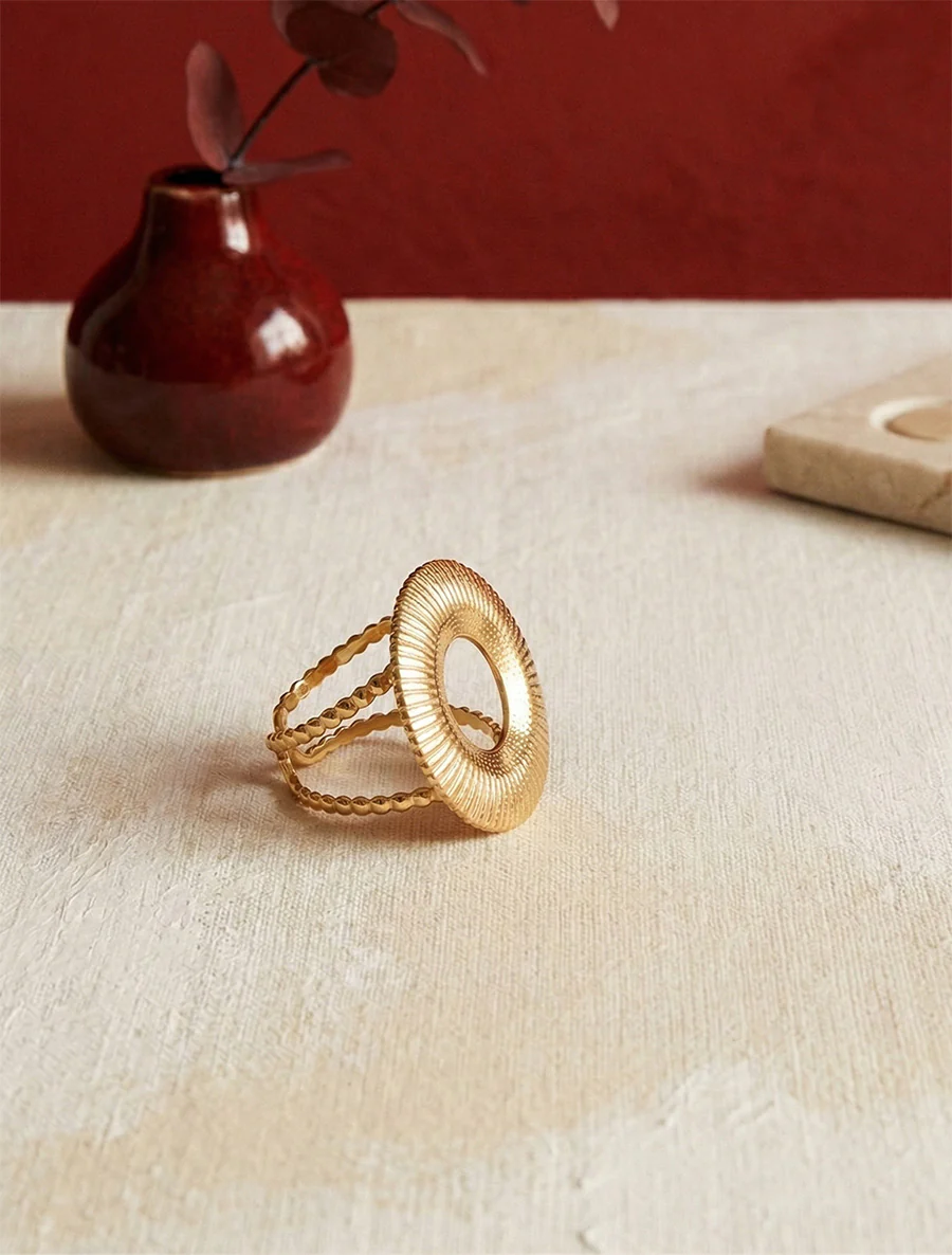 Bague à médaillon gravé - Or