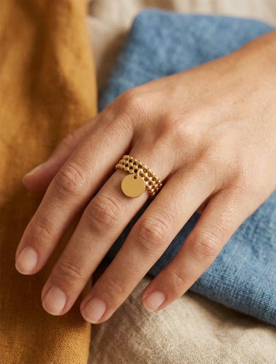 Bague à petites billes et breloque ronde - Or