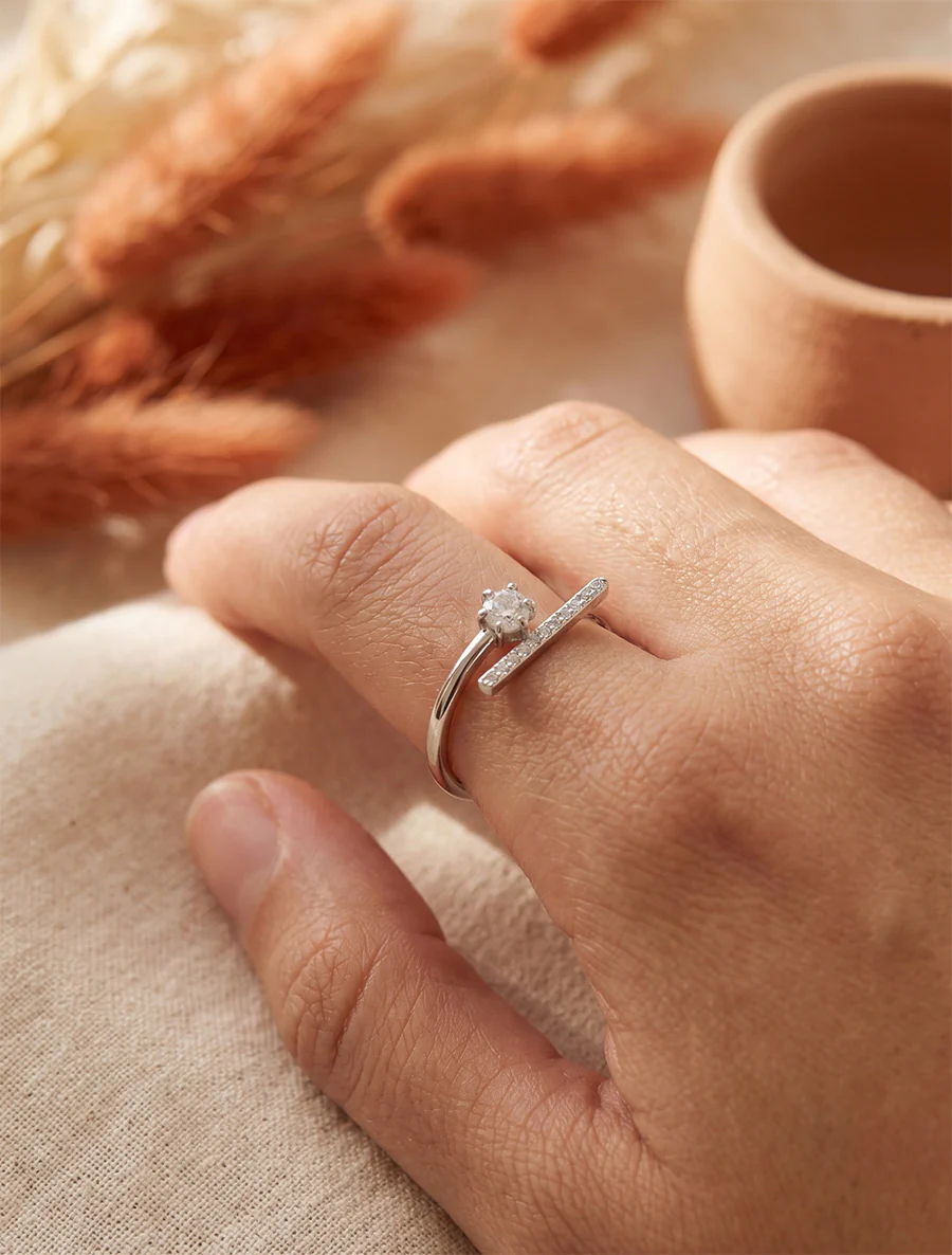 Bague fine à tige strassée - Argent