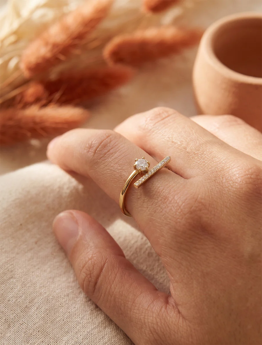 Bague fine à tige strassée - Or