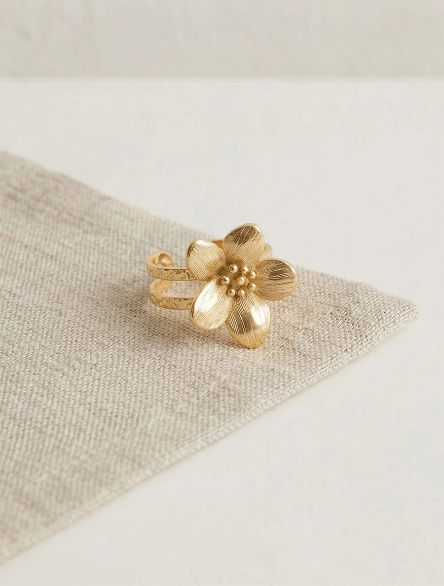 Bague martelée à fleur - Or