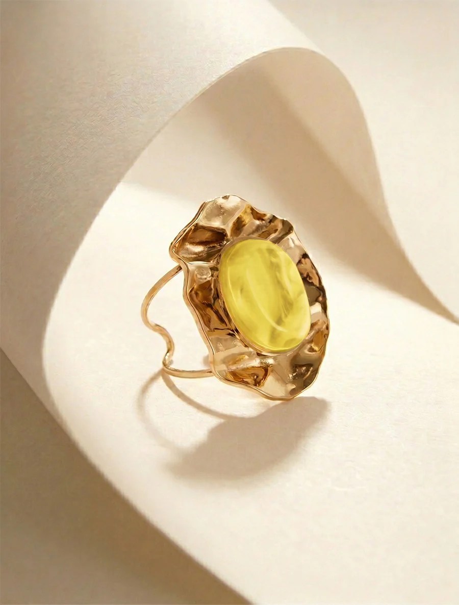Bague martelée ornée d'une pierre - Jaune