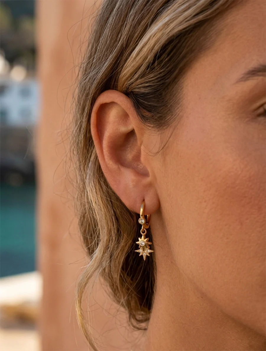 Boucles d'oreilles à breloques étoiles ornées de zircons - Or