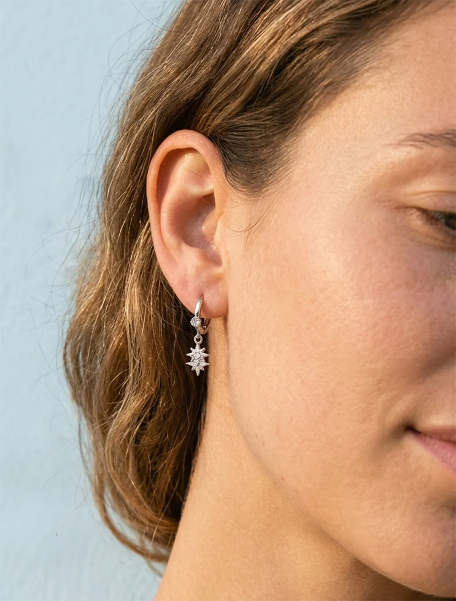 Boucles d'oreilles à breloques étoiles ornées de zircons - Argent