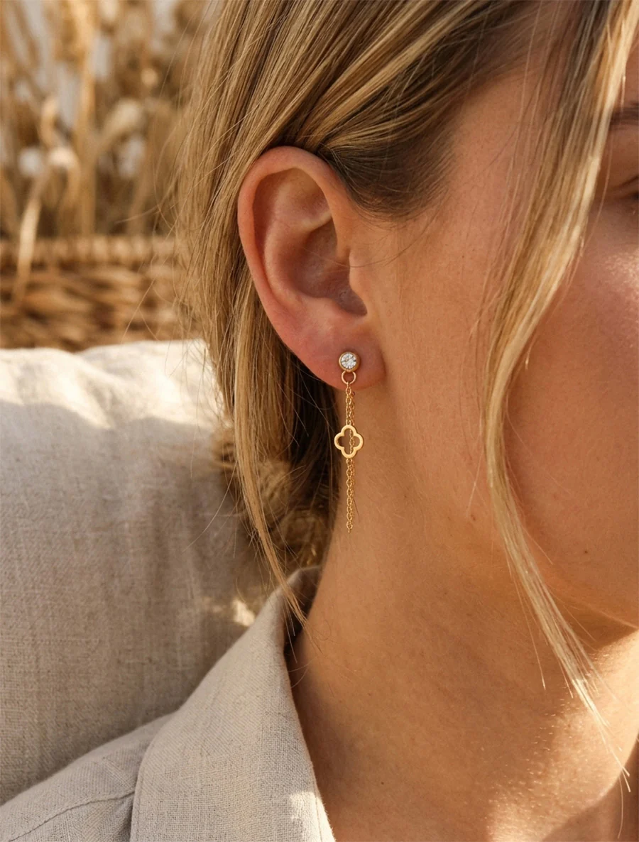 Boucles d'oreilles pendantes à fine chaîne et trèfle - Or