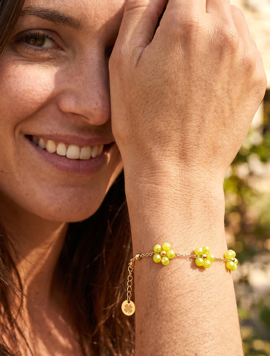 Bracelet à petites fleurs perlées et colorées - Jaune