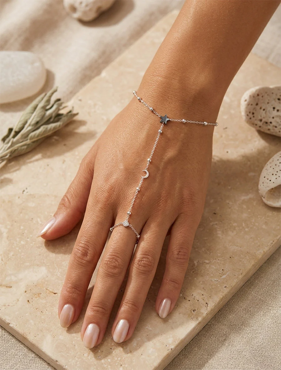 Chaîne de main étoile et demi-lune à un zircon blanc - Argent
