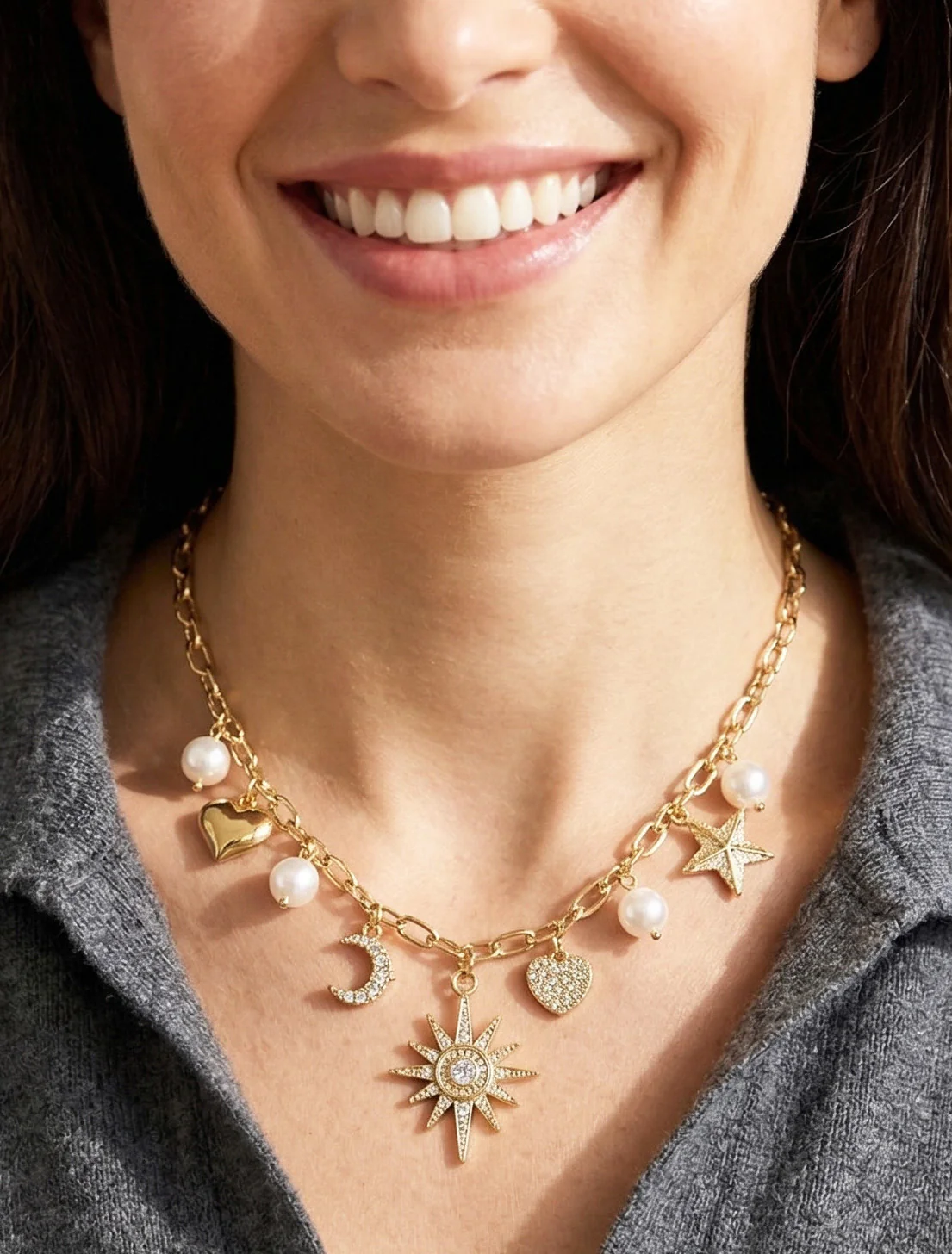 Collier chaîne à breloques soleil et coeurs - Or
