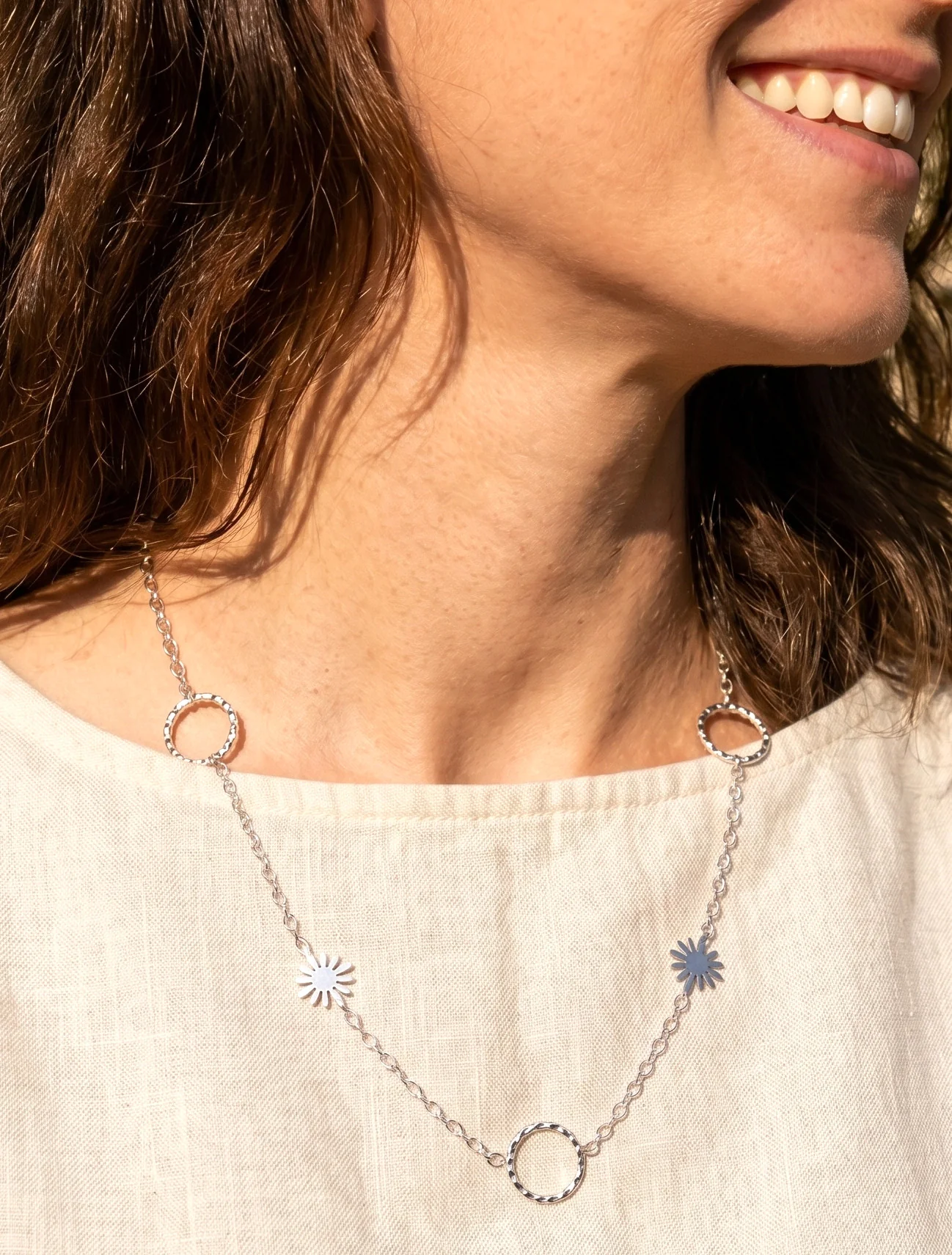Collier en à cercles et petites fleurs - Argent