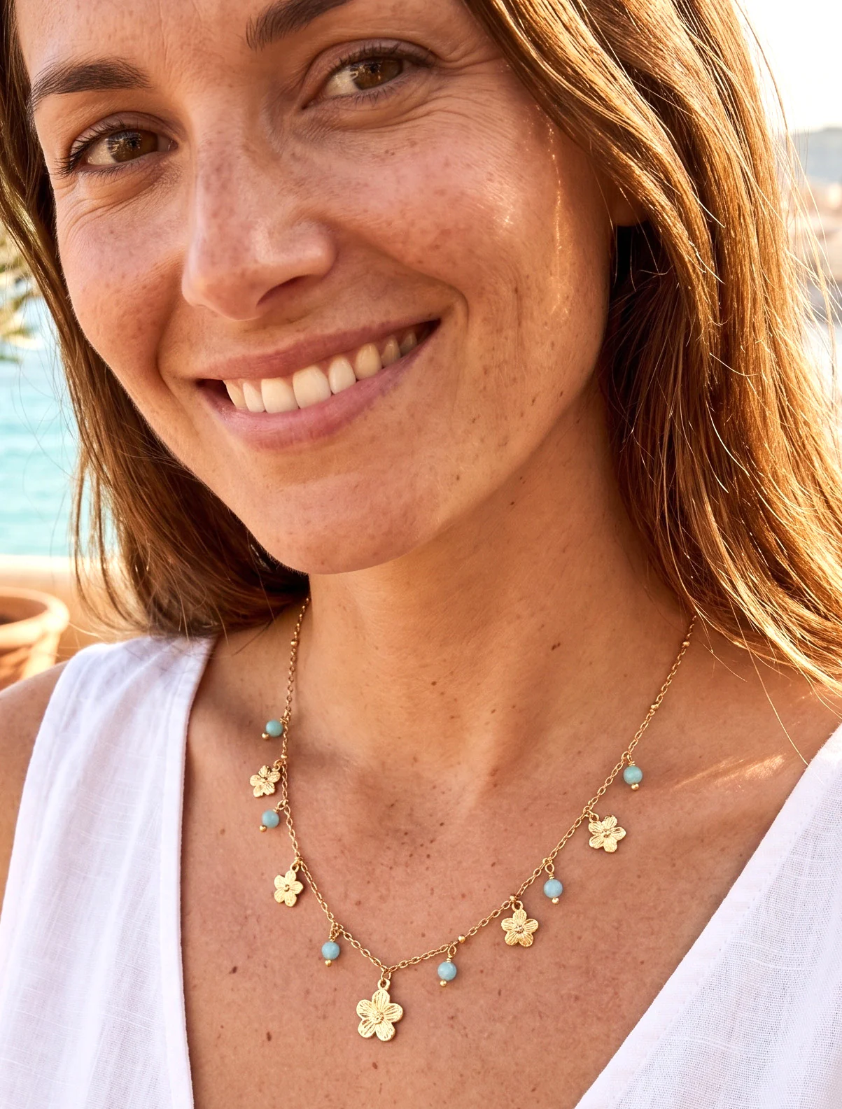 Collier petites fleurs et pierres - Or/vert d'eau