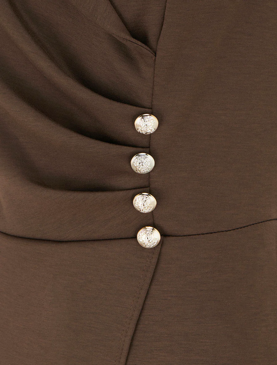 Combinaison unie à pan et boutons décoratifs - Marron - Image 3