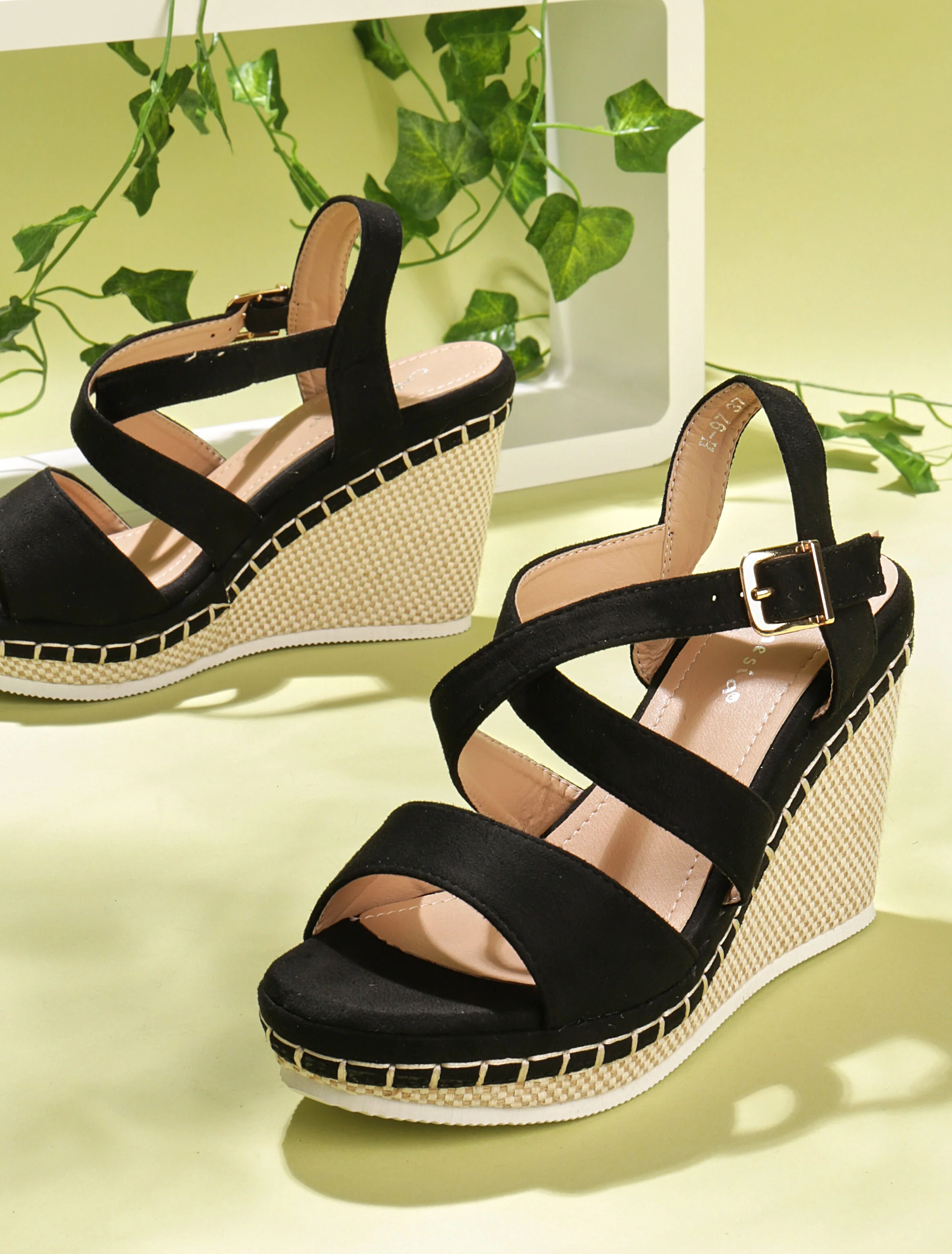 Compensées style damier et brides croisées - Noir - Image 5