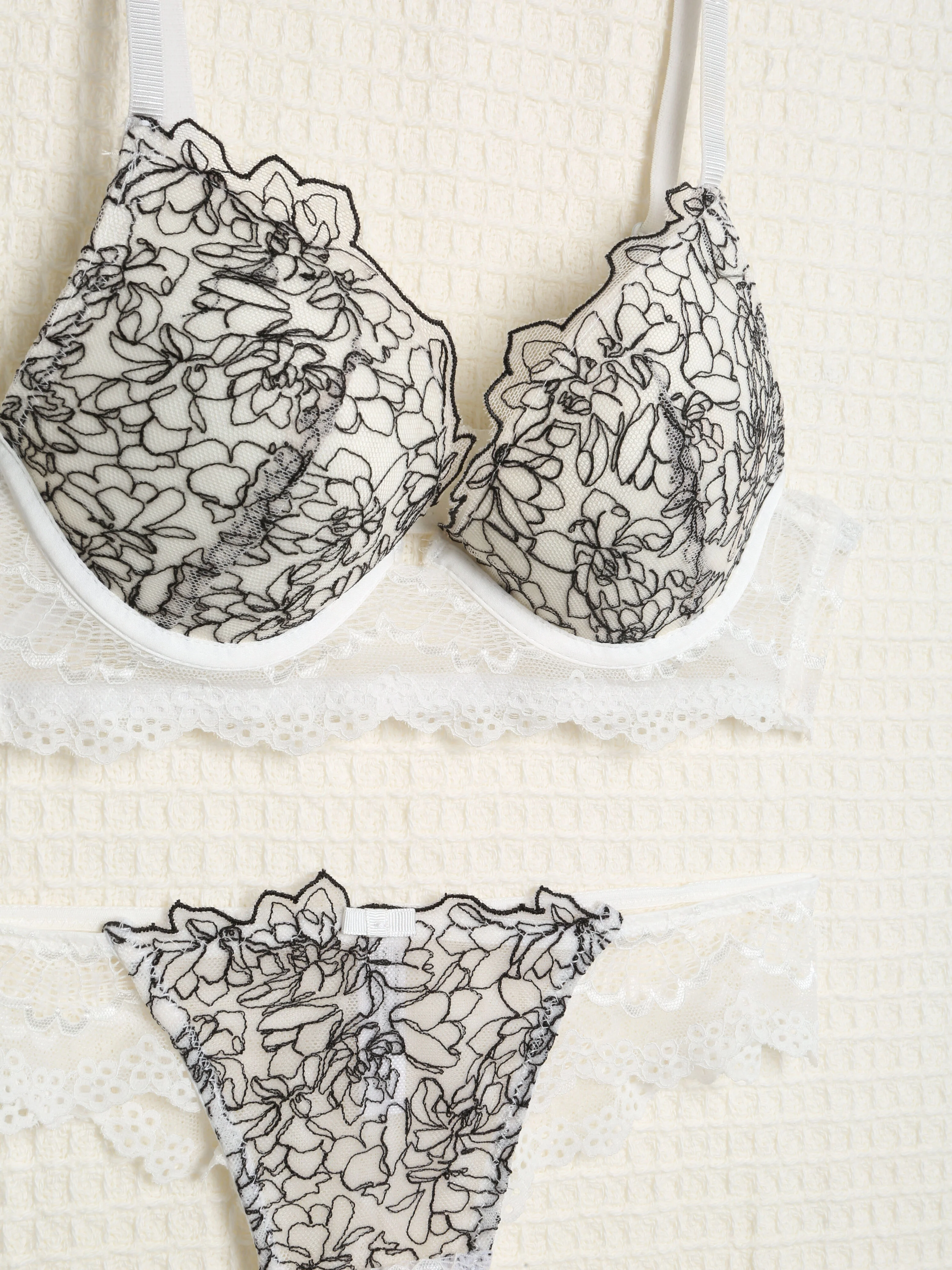 Ensemble à broderie contrastante - Blanc - Image 3
