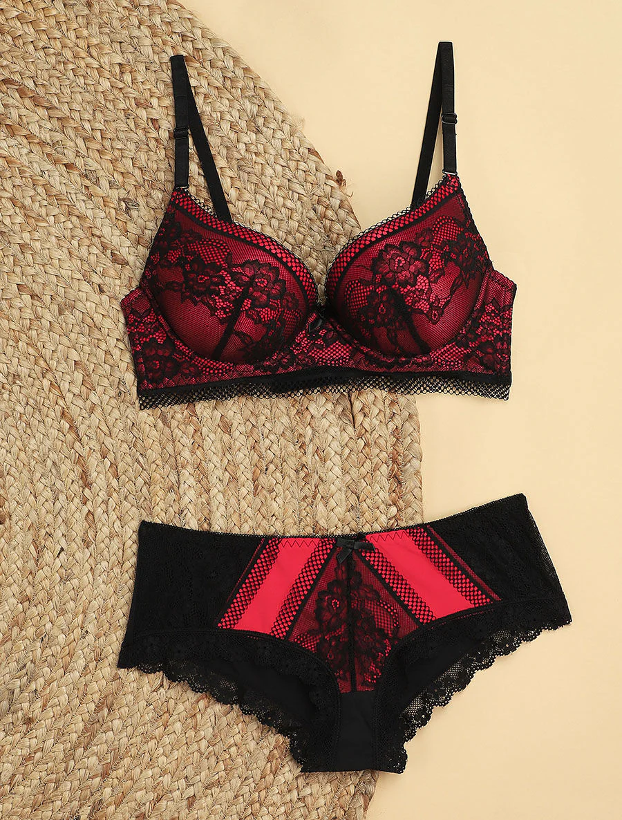 Ensemble à fine broderie fleurie et shorty - Noir/rouge