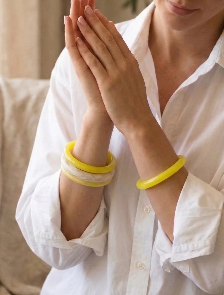 Ensemble de 4 joncs en résine colorée - Jaune