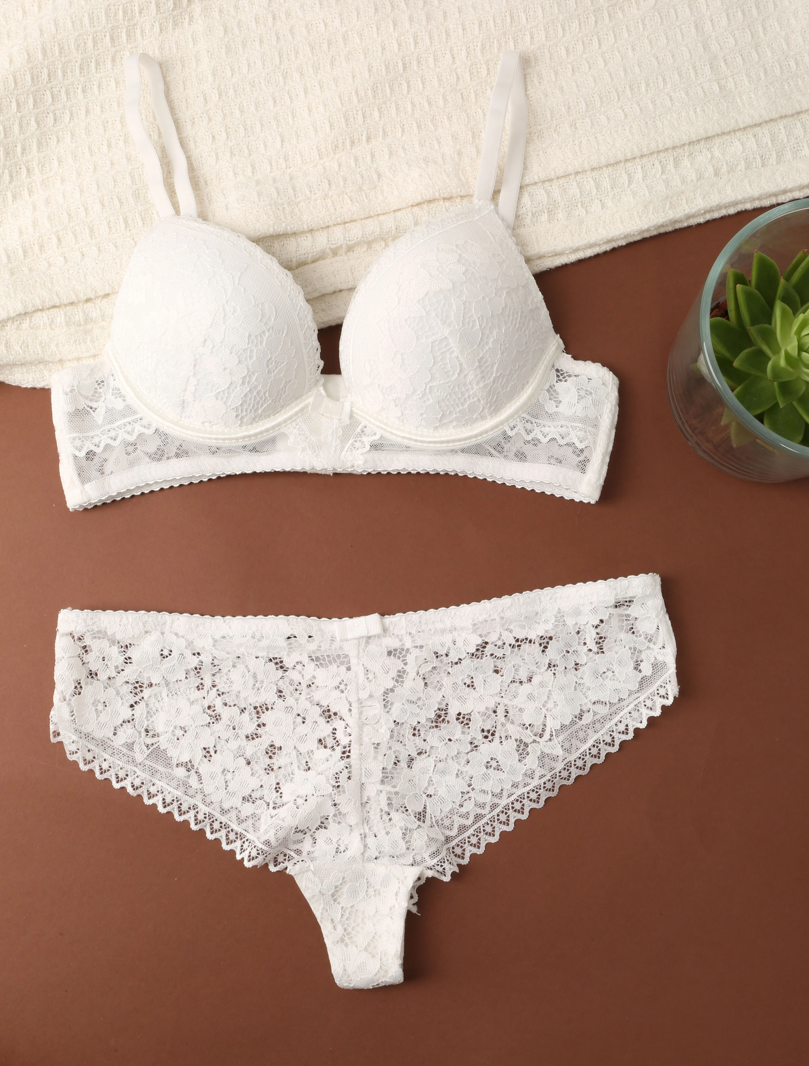 Ensemble en dentelle à motifs fleuris - Blanc