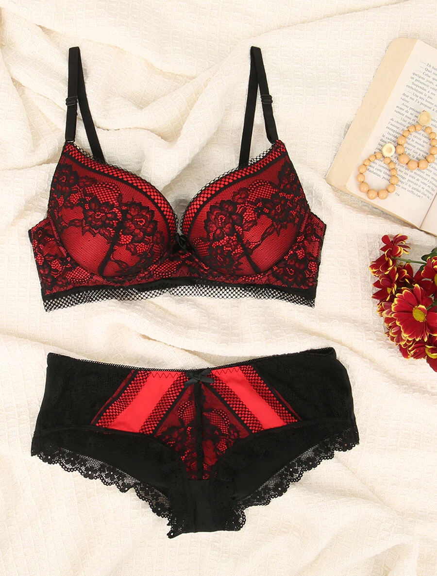 Ensemble en dentelle à motifs fleurs - Noir/rouge