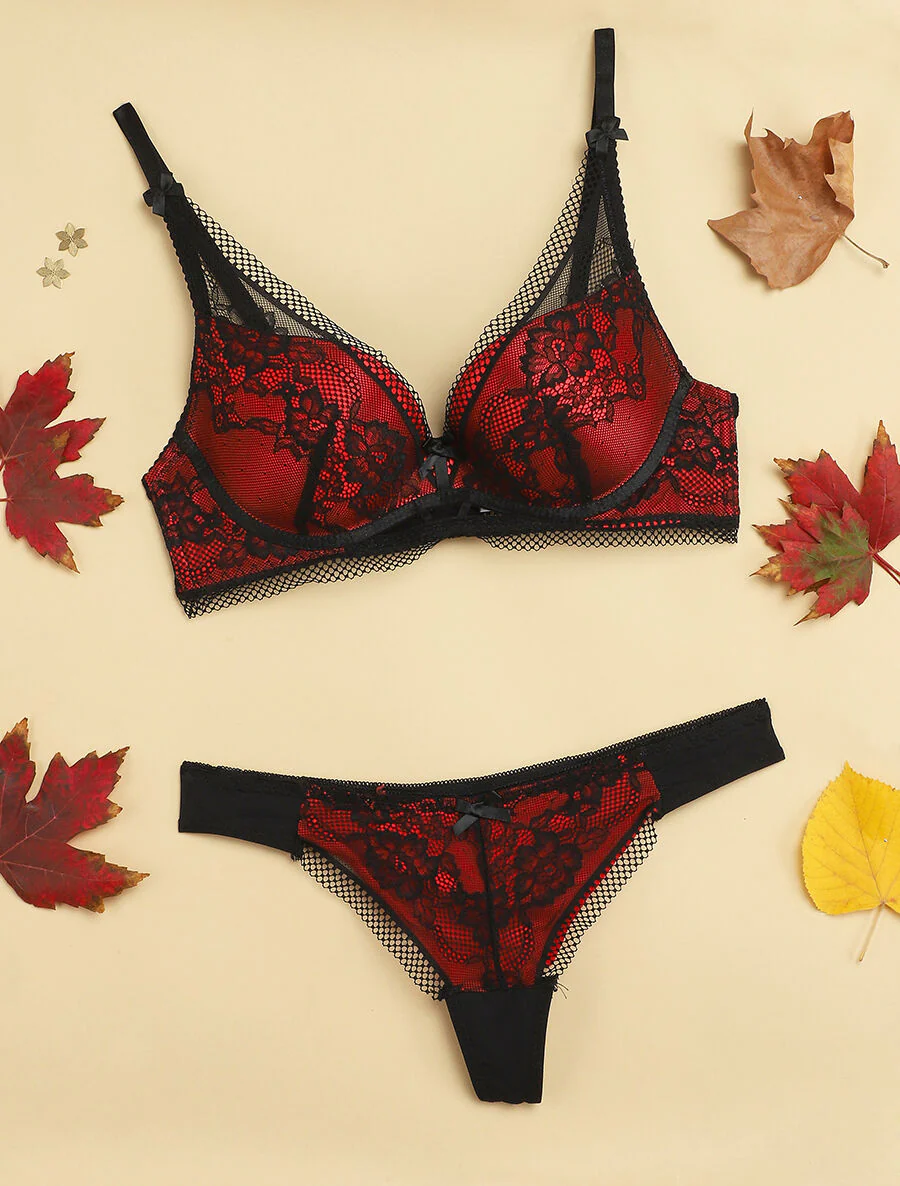 Ensemble en dentelle ajourée et string - Noir/rouge