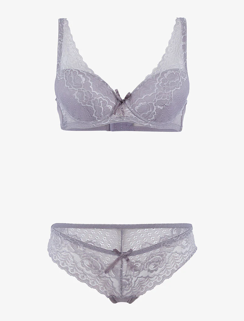 Ensemble en dentelle et décolleté en V - gris clair