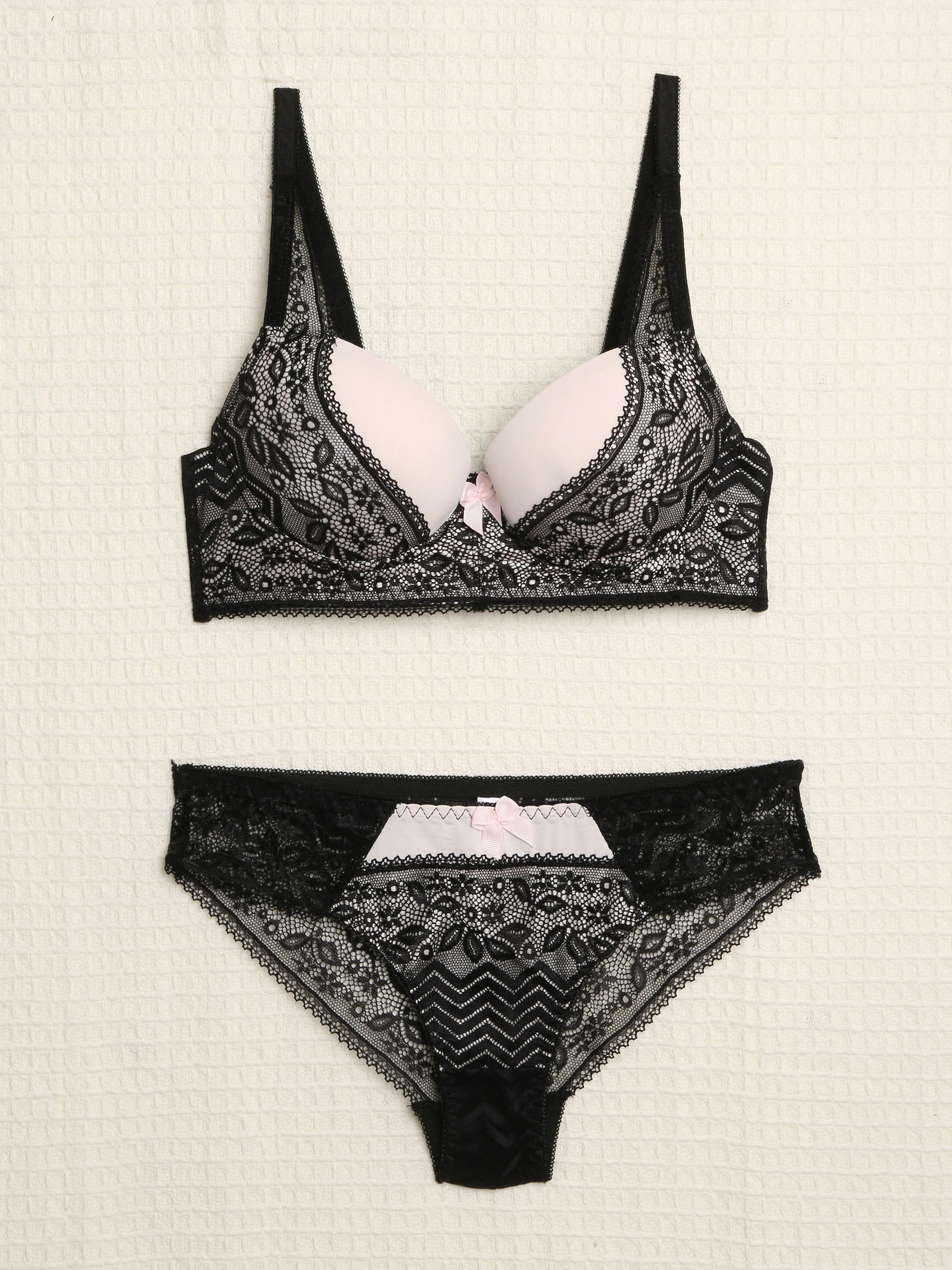Ensemble en dentelle et zig-zag - Noir/rose