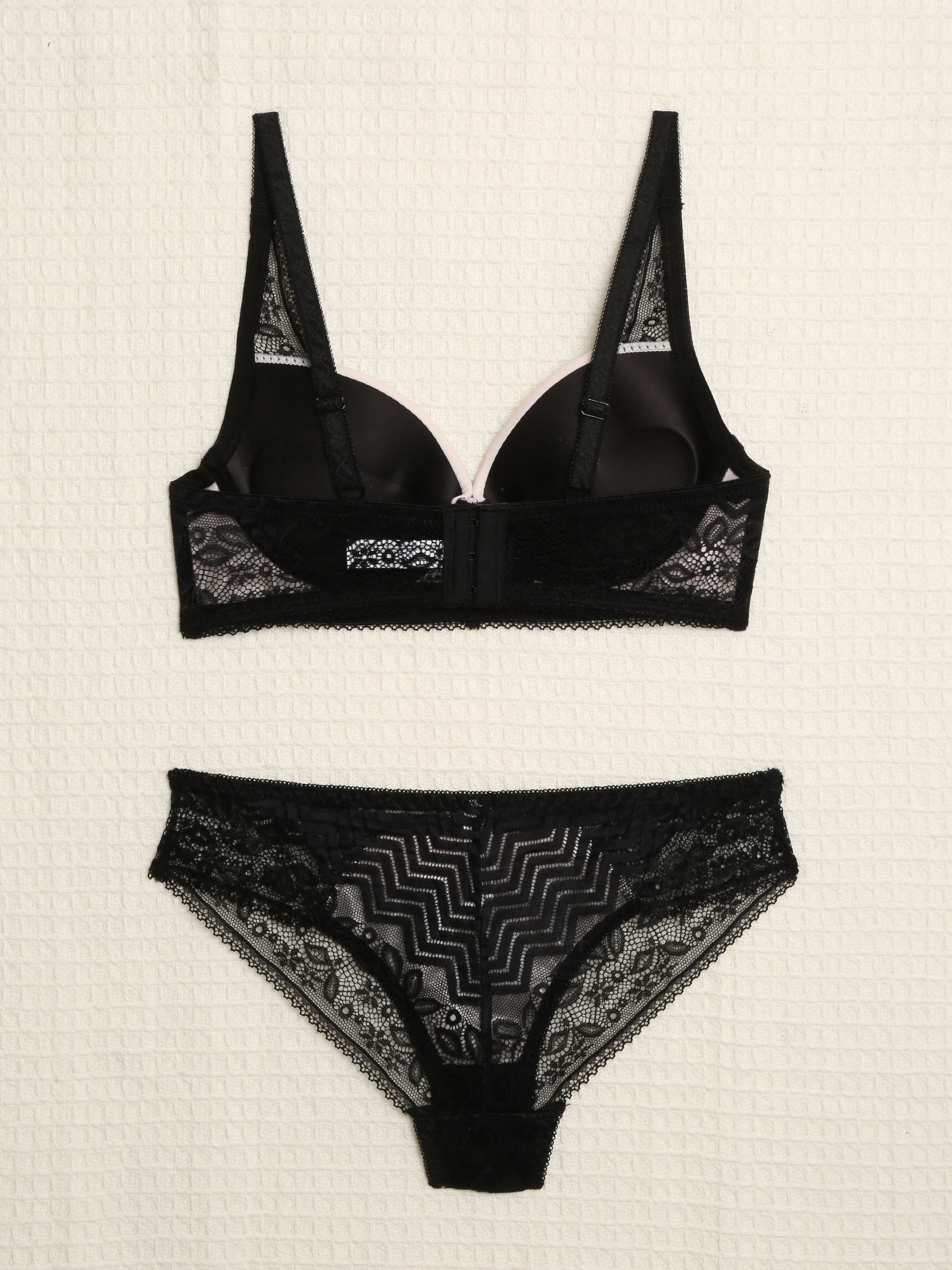 Ensemble en dentelle et zig-zag - Noir/rose - Image 2