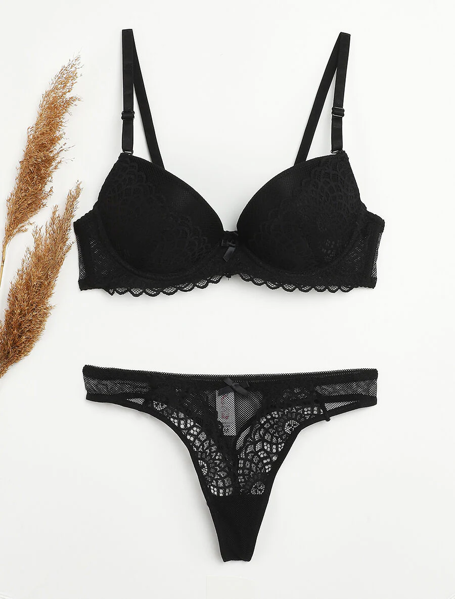 Ensemble en dentelle graphique et string - Noir