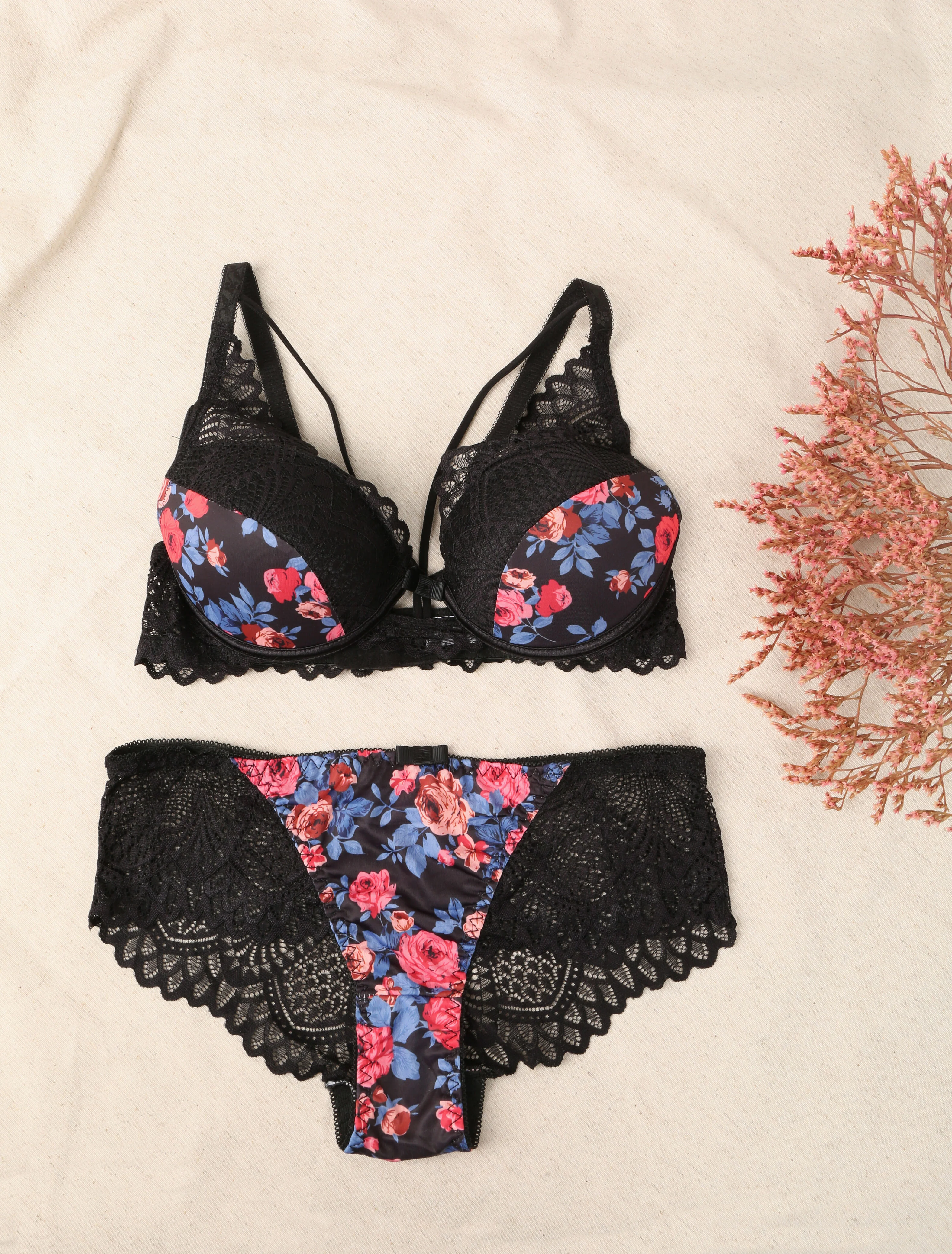 Ensemble imprimé roses et lace out - Noir