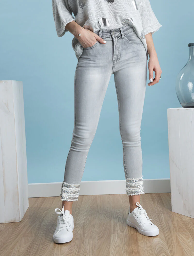Jean 7/8 à bords fendus à sequins - gris clair