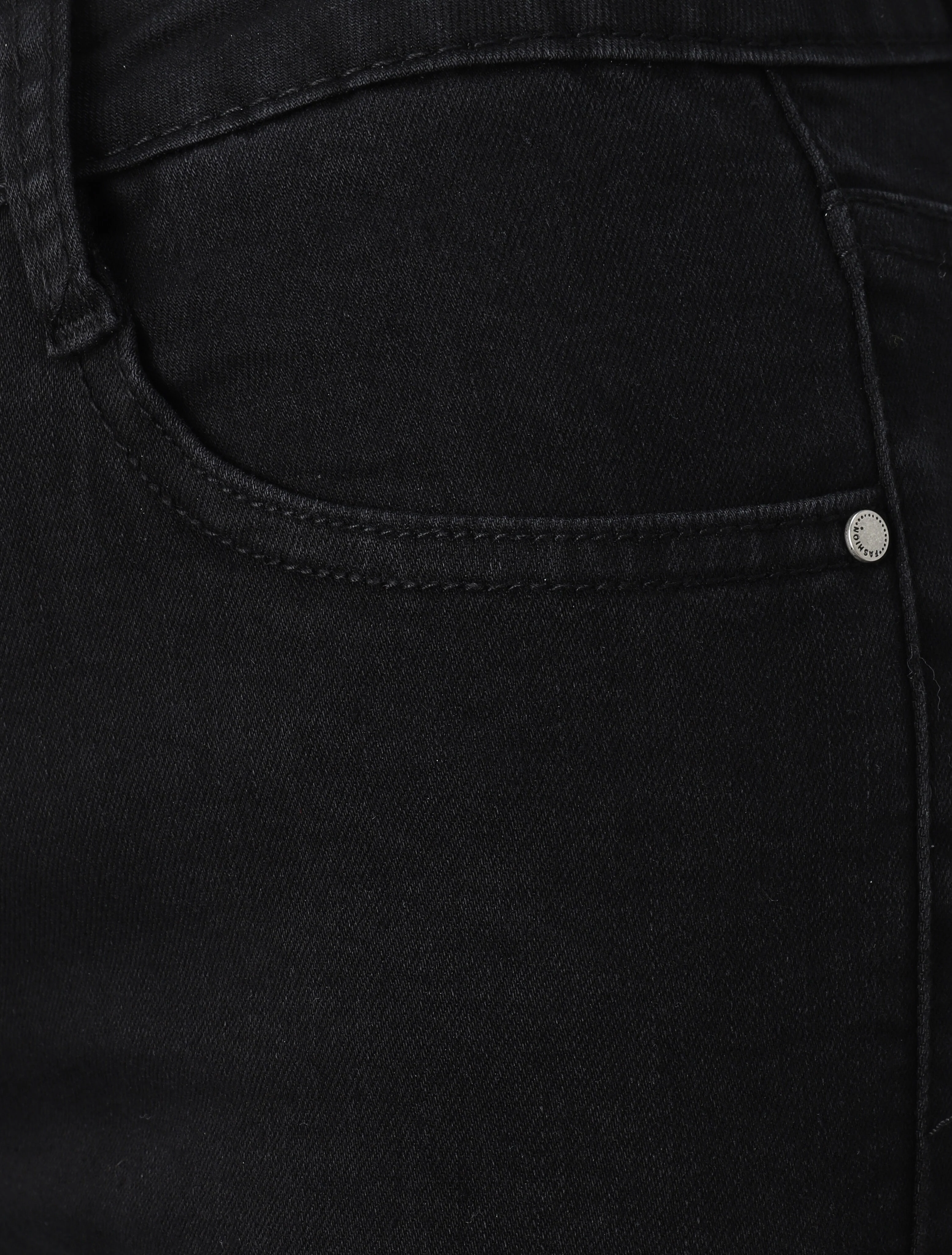 Jean 7/8 à taille standard et bords coupe franche - Noir - Image 3