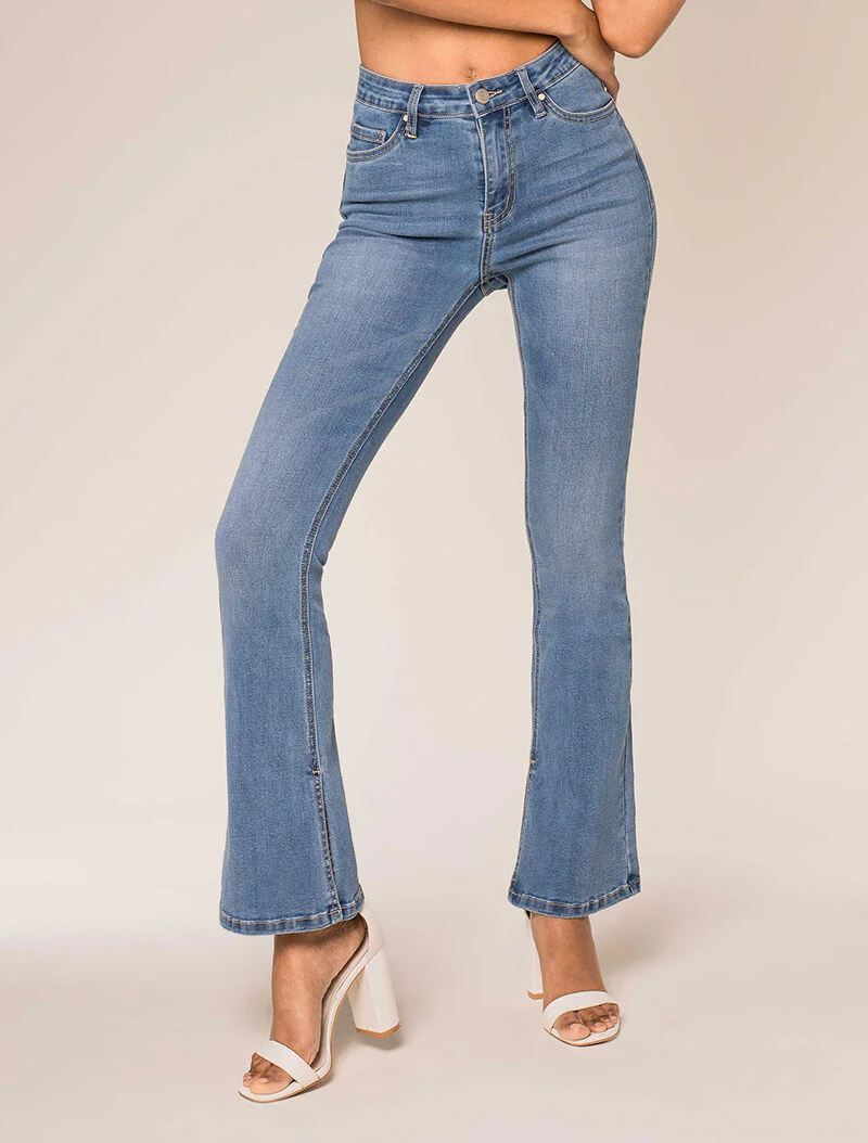Jean coupe flare à bords fendus - bleu denim