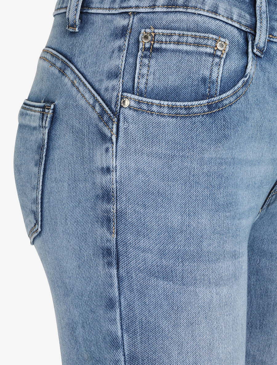Jean push up à bords coupe franche - Bleu clair - Image 3