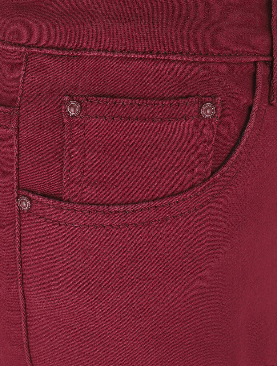 Jean uni coupe slim - Rouge grenat - Image 3