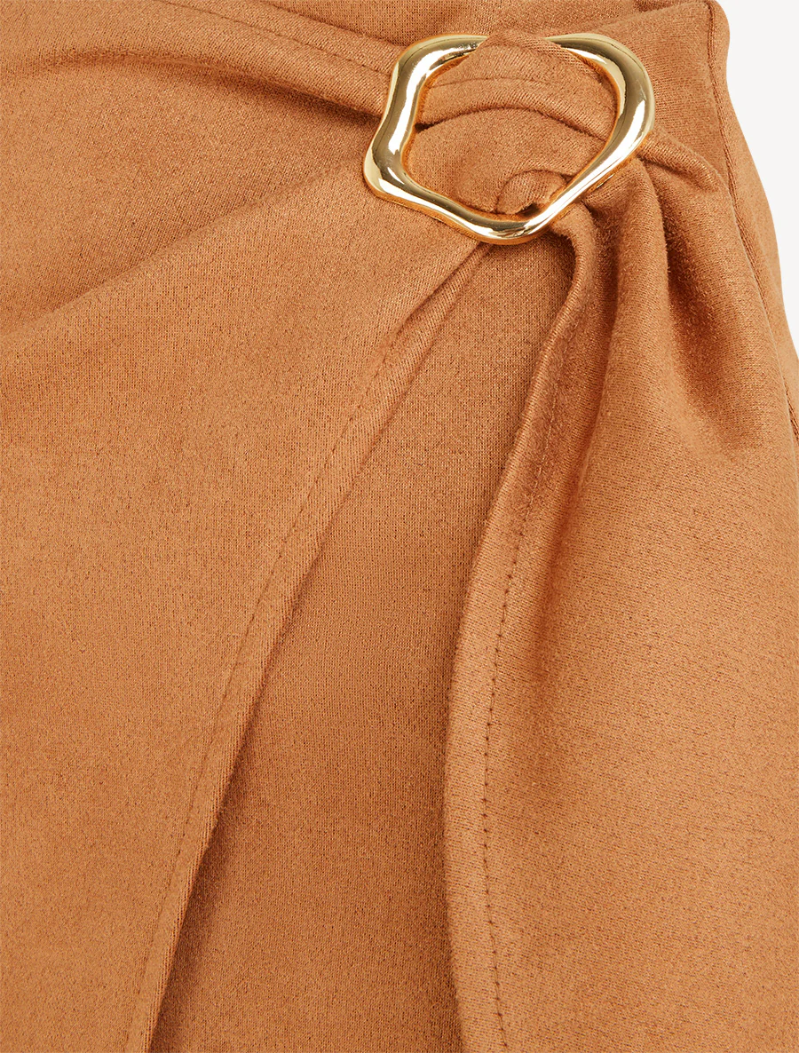 Jupe portefeuille en suédine à boucle - Camel - Image 3