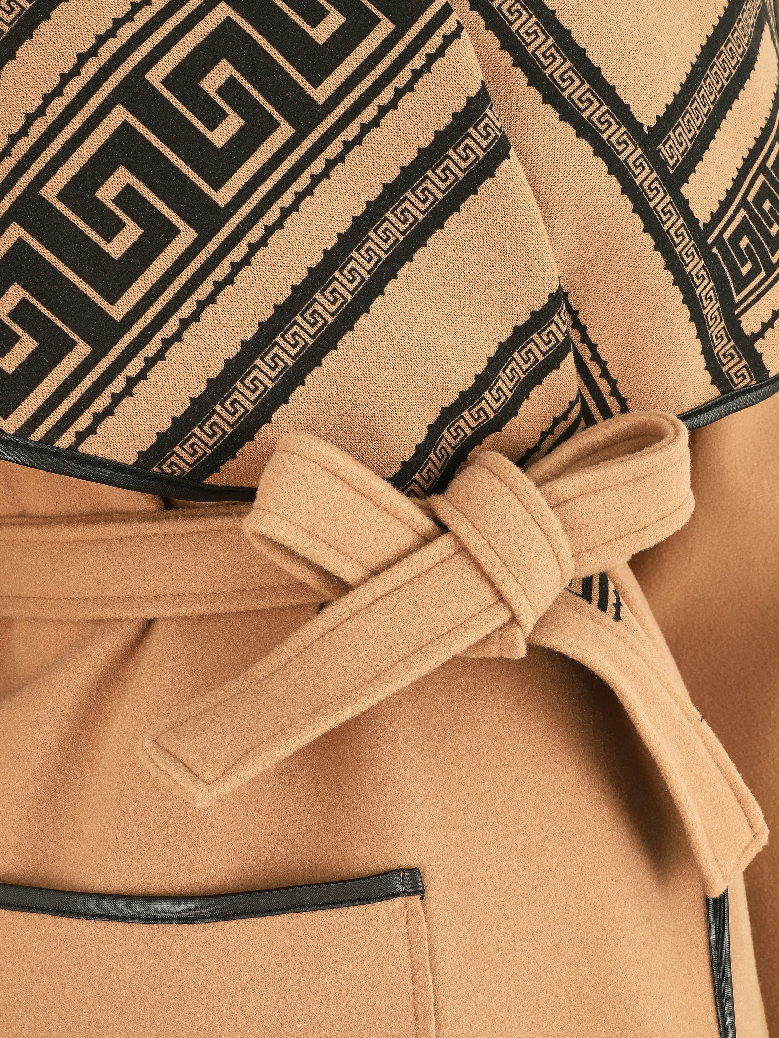 Manteau ceinturé à imprimé grec - Camel - Image 3
