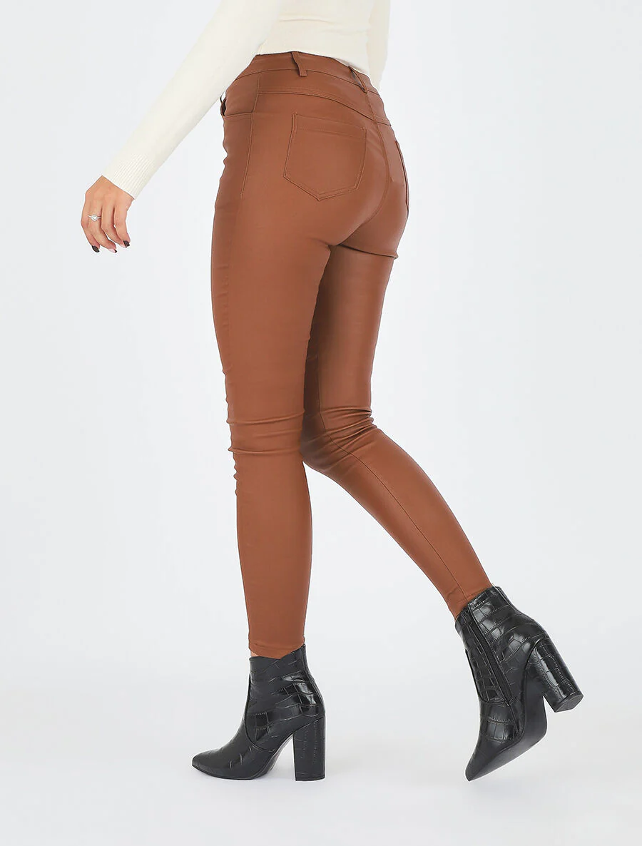 Pantalon slim effet ciré - Camel - Image 5
