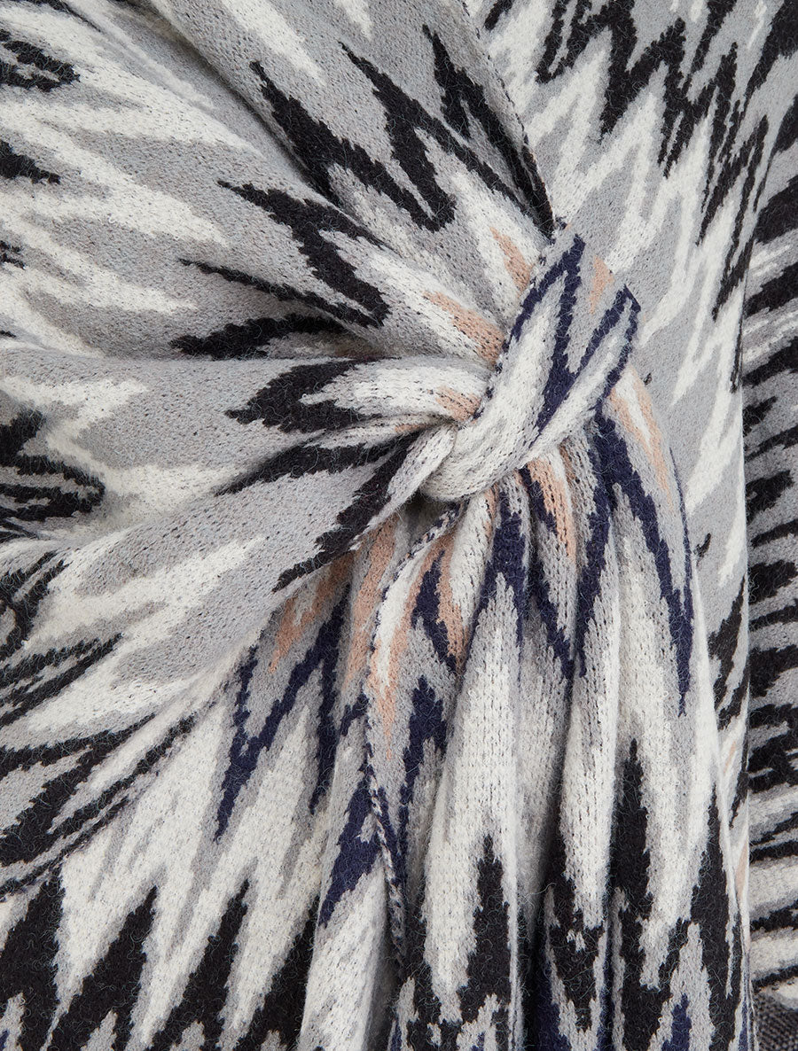 Poncho imprimé graphique à franges - Noir - Image 3