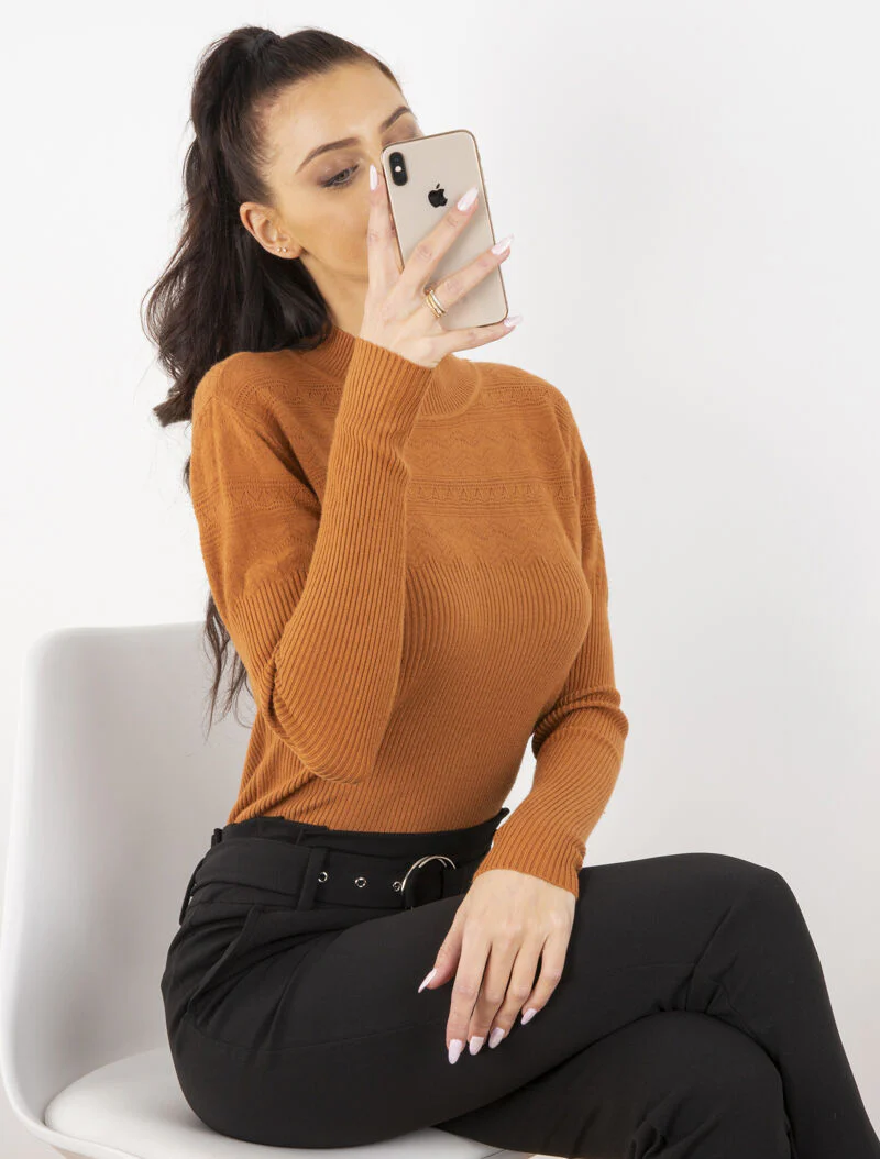 Pull côtelé à détails géométriques - rouille
