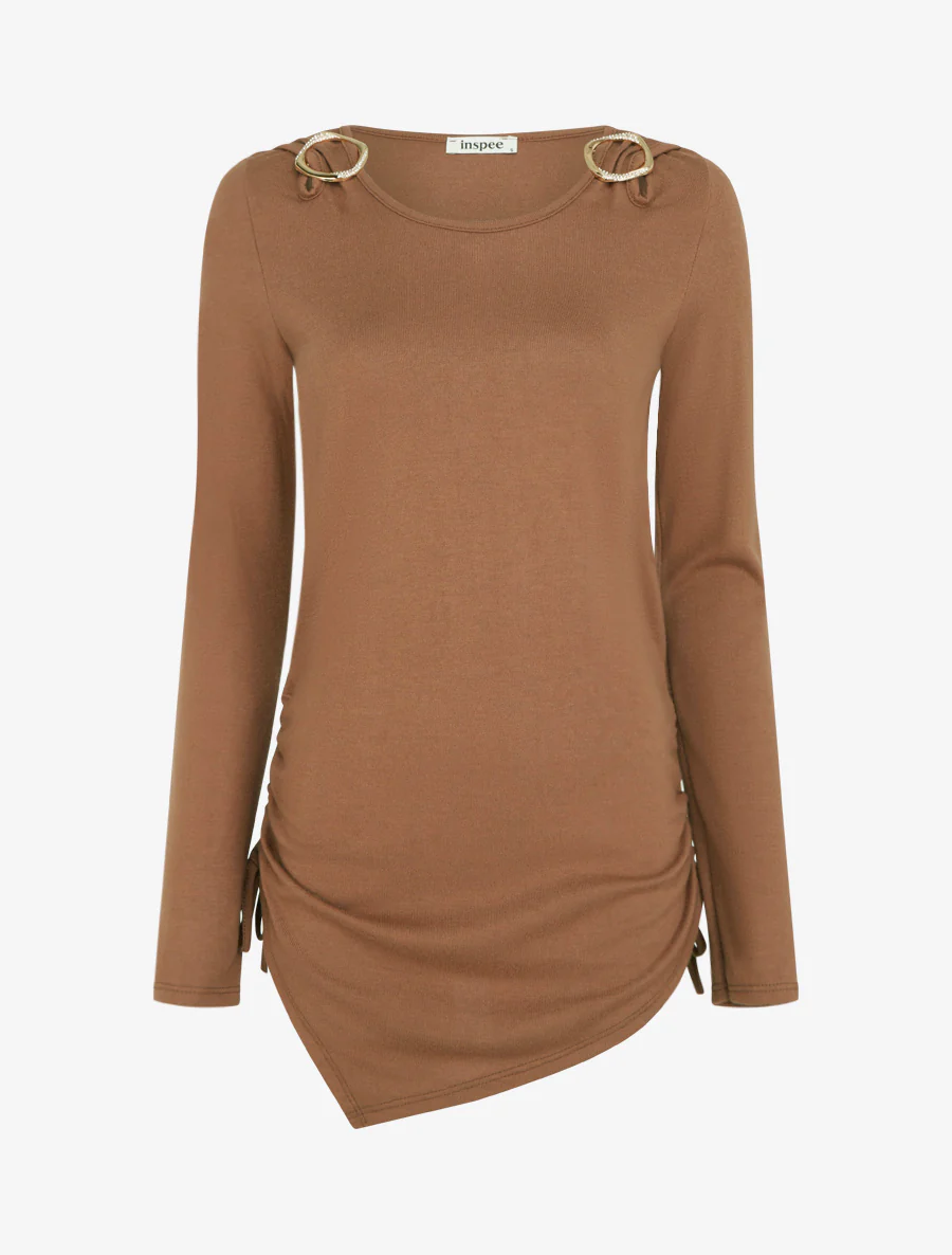 Pull droit à boucles strassées et bords asymétriques - Camel