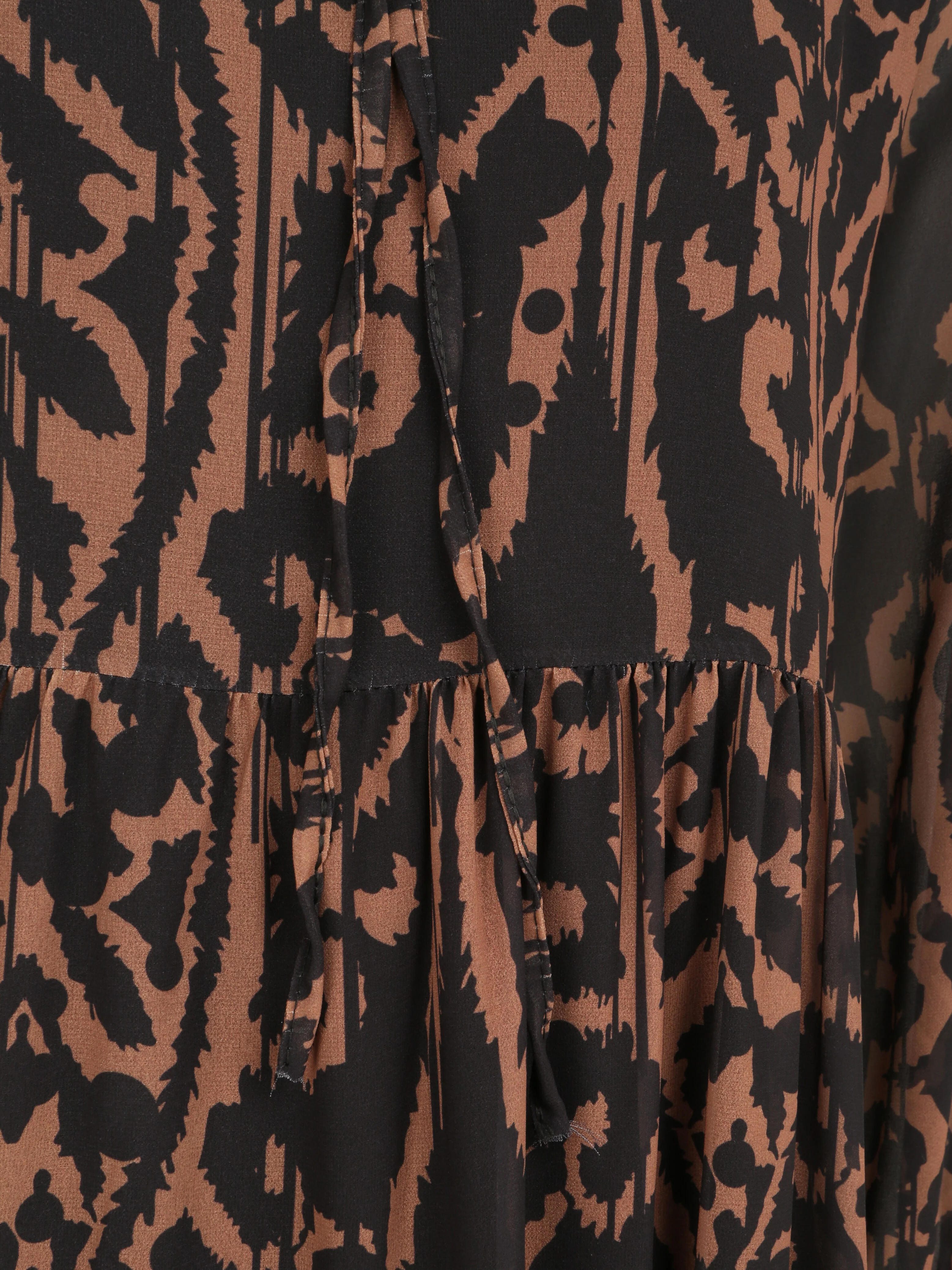 Robe à col volanté et imprimé baroque stylisé - Camel - Image 3