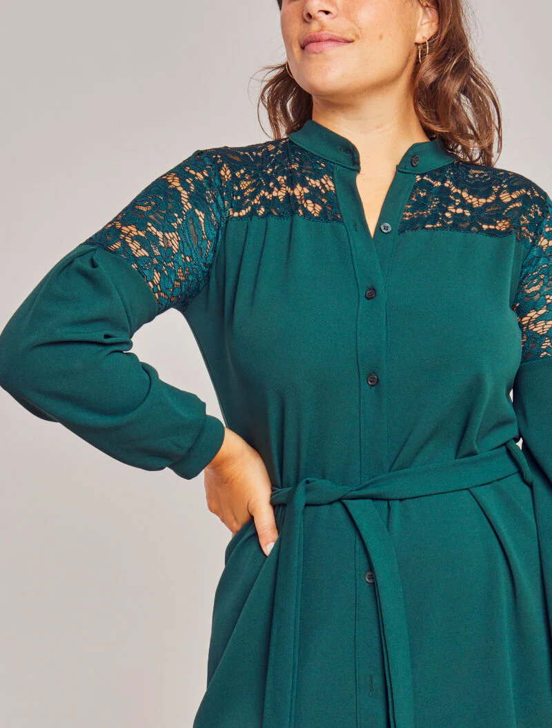 Robe boutonnée à col mao et épaules à dentelle - Vert sapin - Image 5