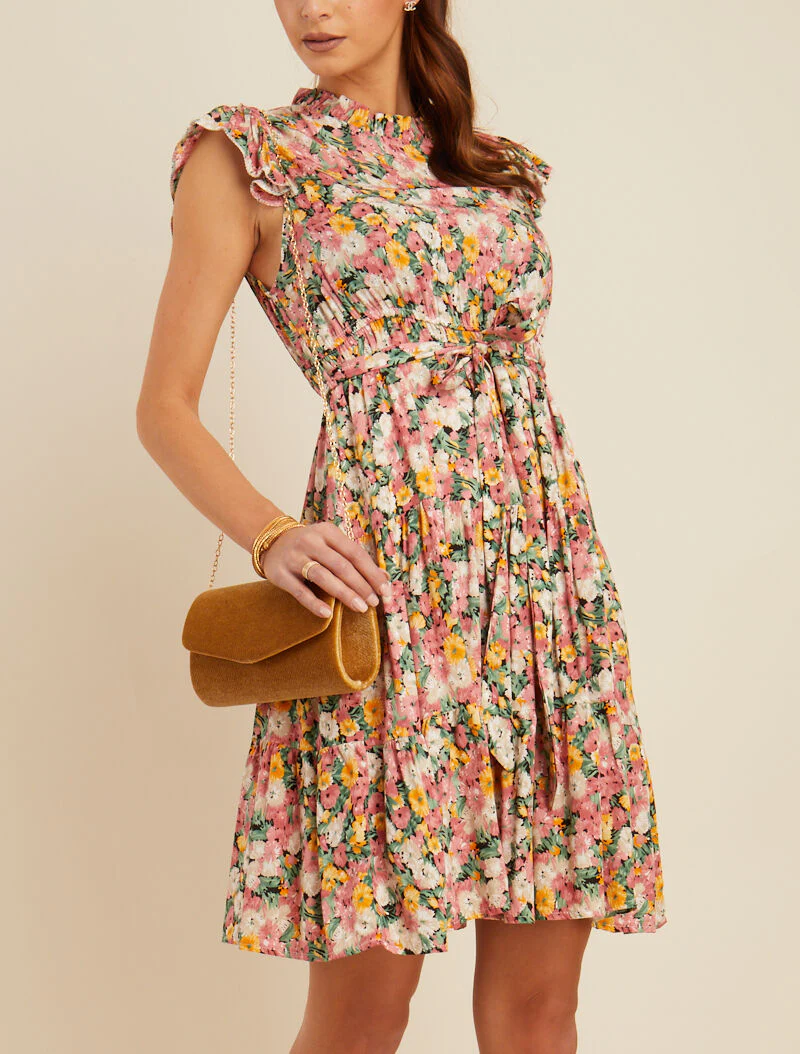Robe fleurie à col montant volanté - rose