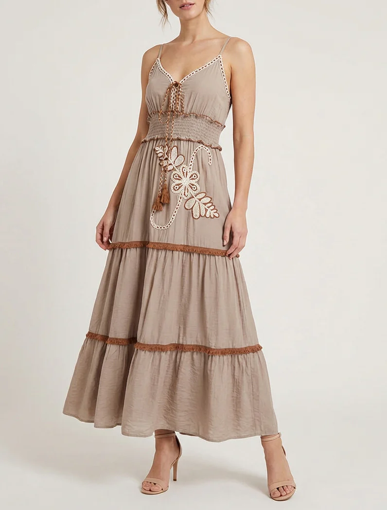 Robe longue à fines bretelles et broderie florale - Taupe - Image 4