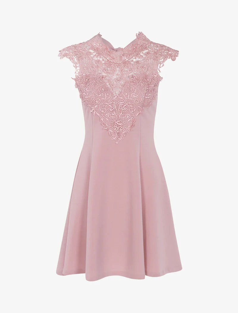 Robe patineuse à plastron dentelle - rose