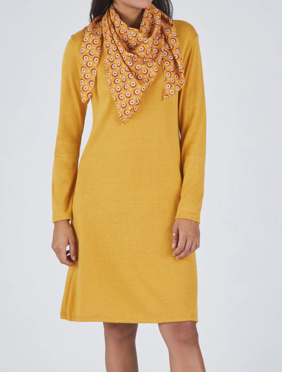 Robe pull mi-longue avec foulard - Moutarde - Image 4