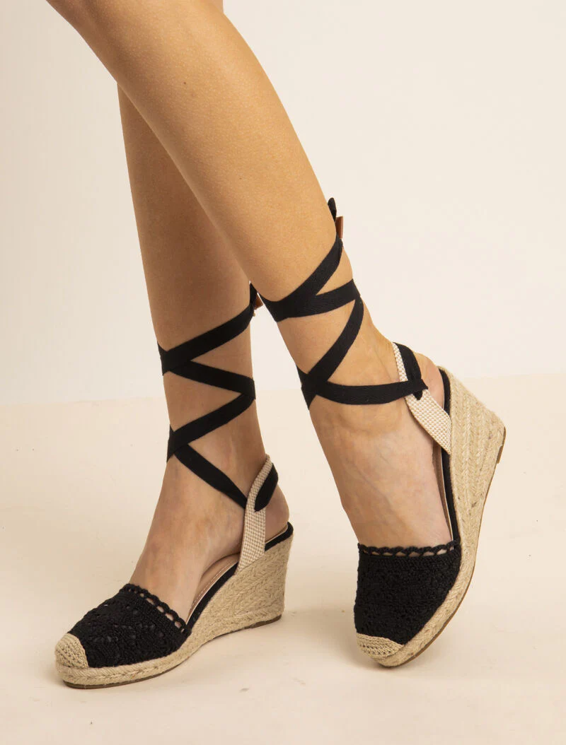 Sandales compensées en crochet - noir