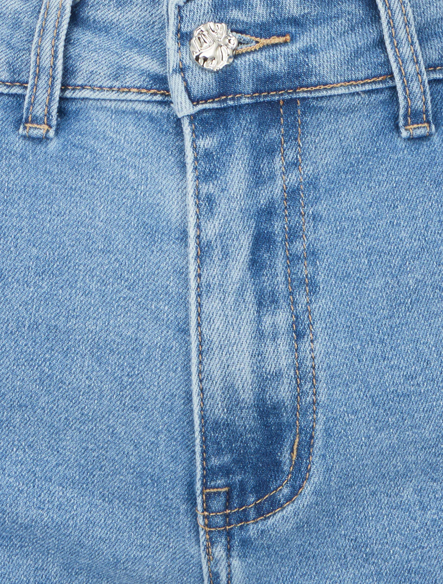 Short en jean taille standard coupe ajustée - Bleu - Image 3