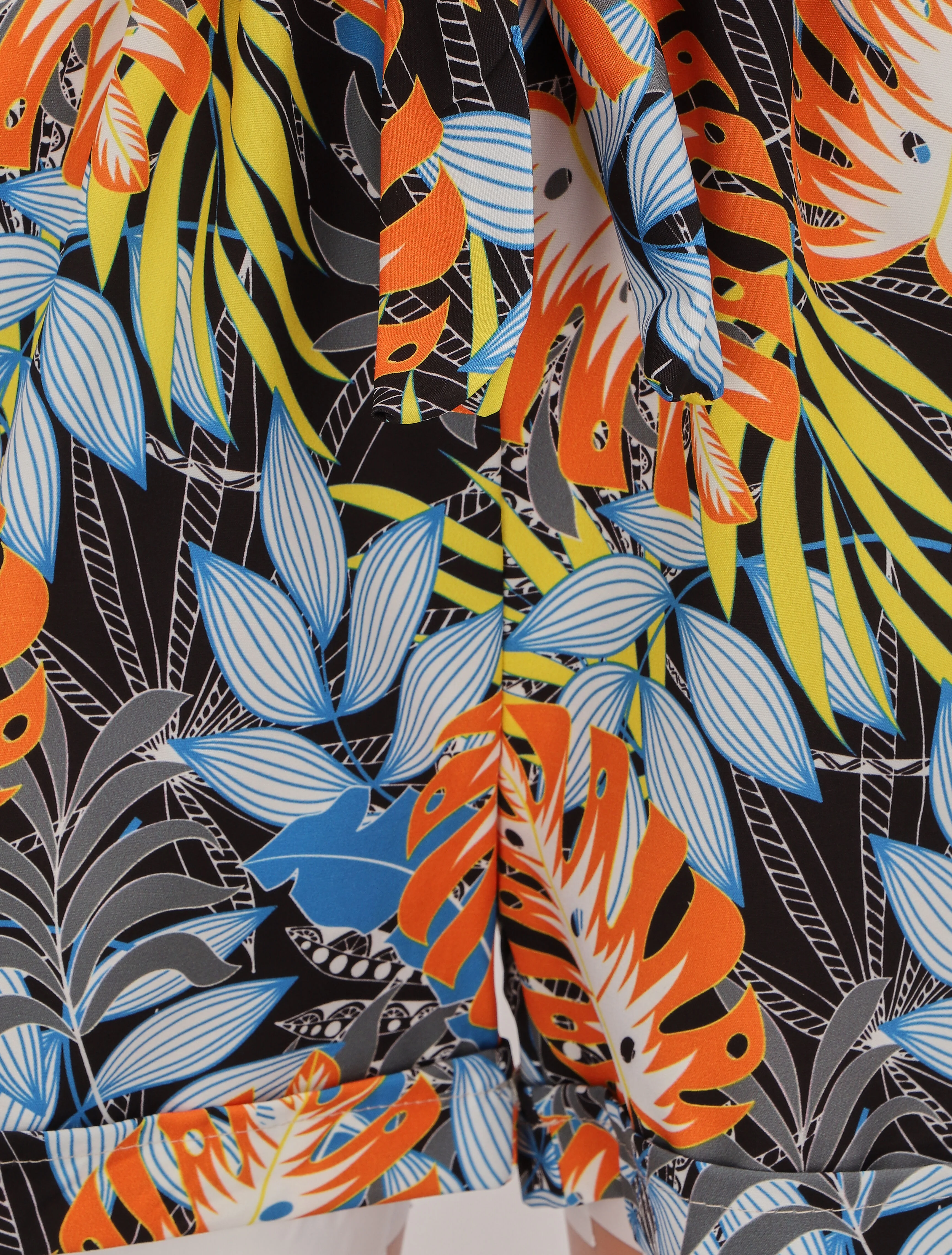 Short imprimé feuilles tropicales à revers - Noir - Image 3