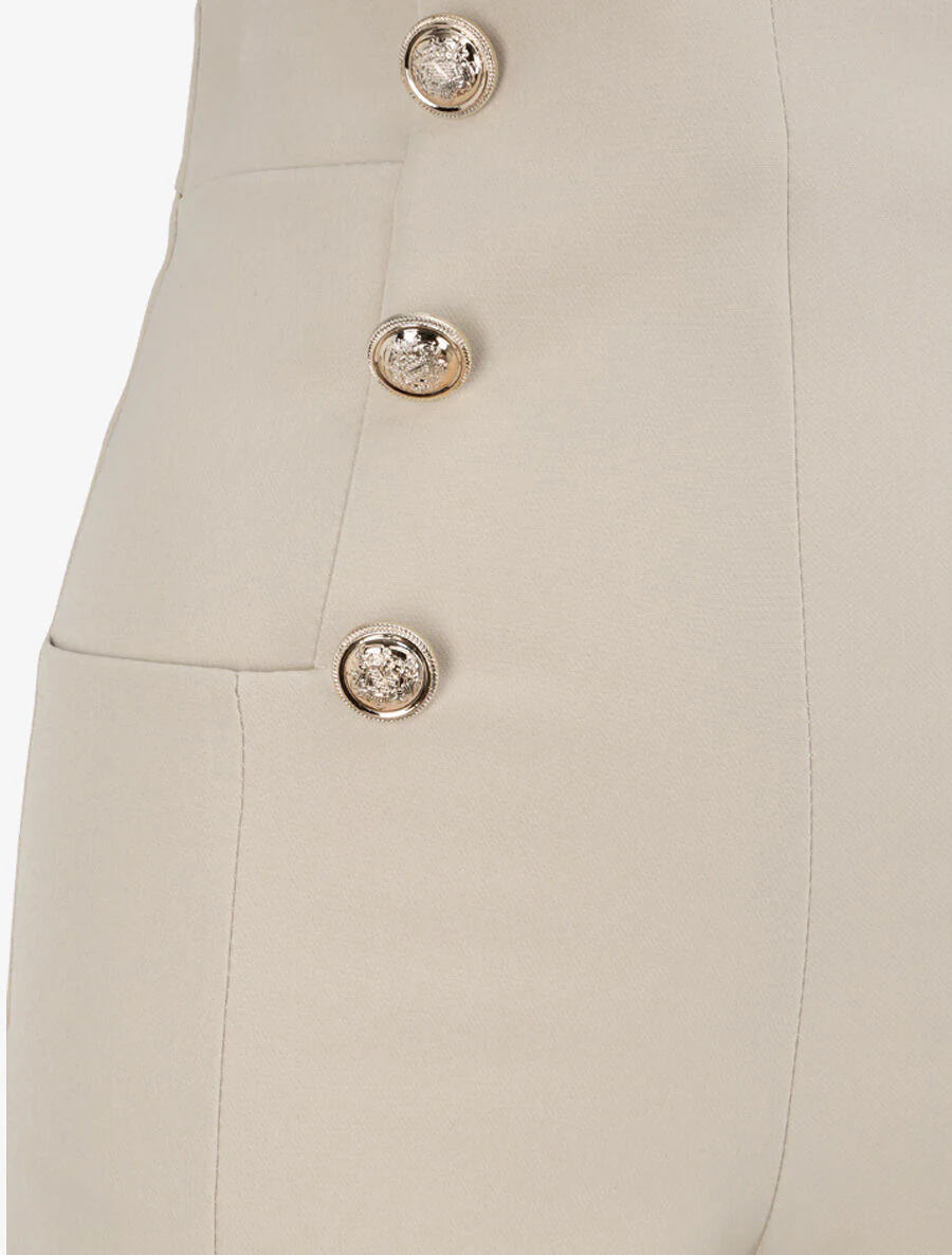 Short uni à boutons stylisés - Beige - Image 3