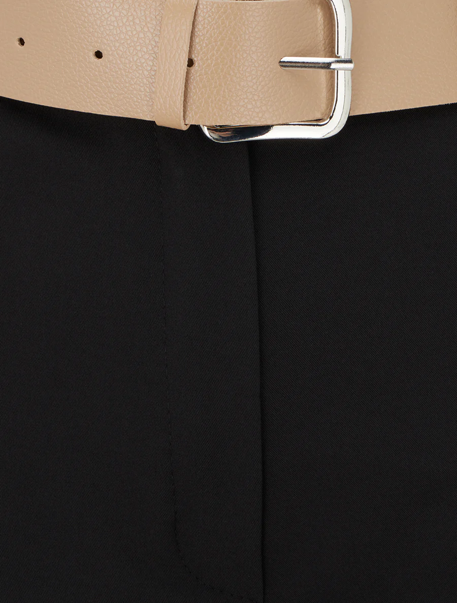 Short uni à ourlet et ceinturé - Noir - Image 3