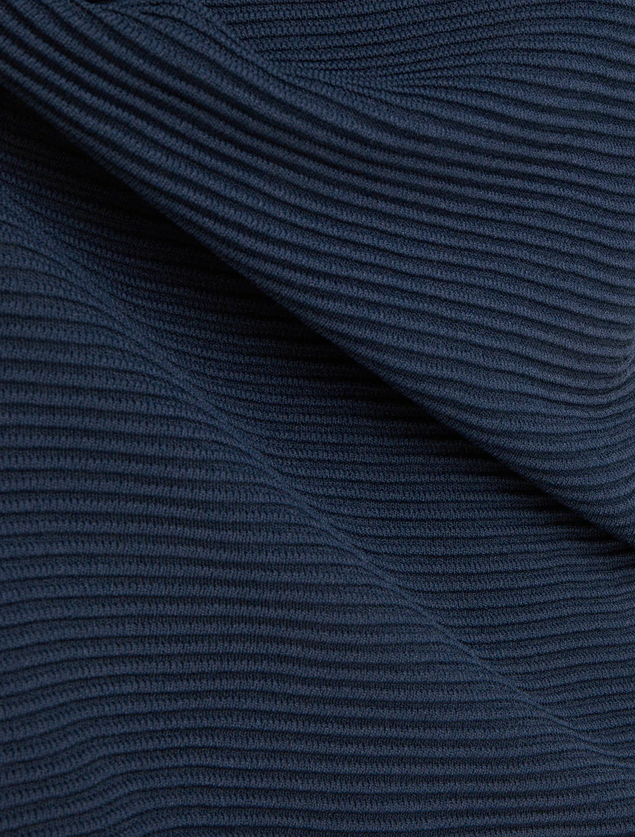 Top uni texturé à col rond - Marine - Image 3